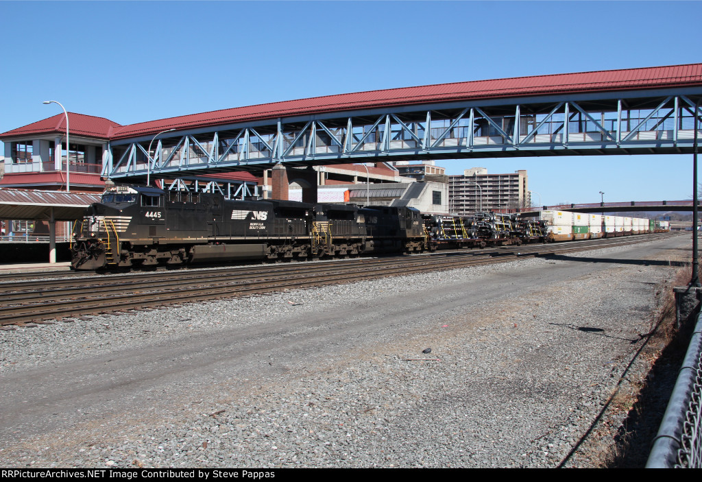 NS 4169 and 4445 take train 25P West